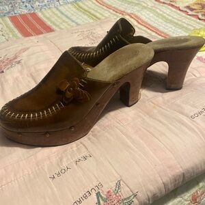 True Vintage Brown Clogs Size 7 1/2